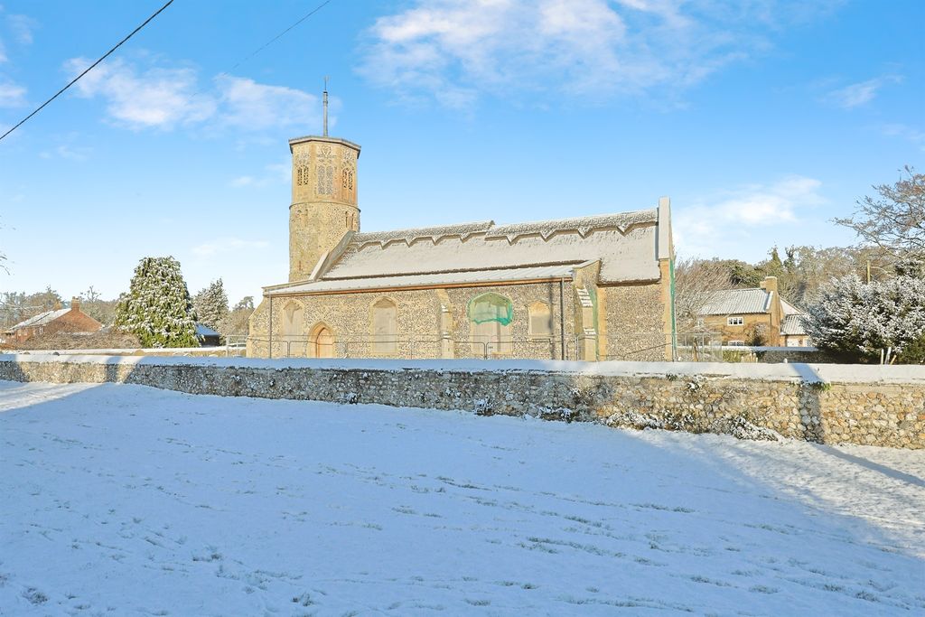 Property photo 2 of 34