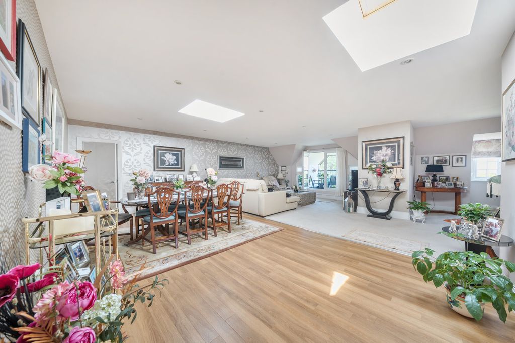 Property photo 2 of 25 1339728-18-689B31...