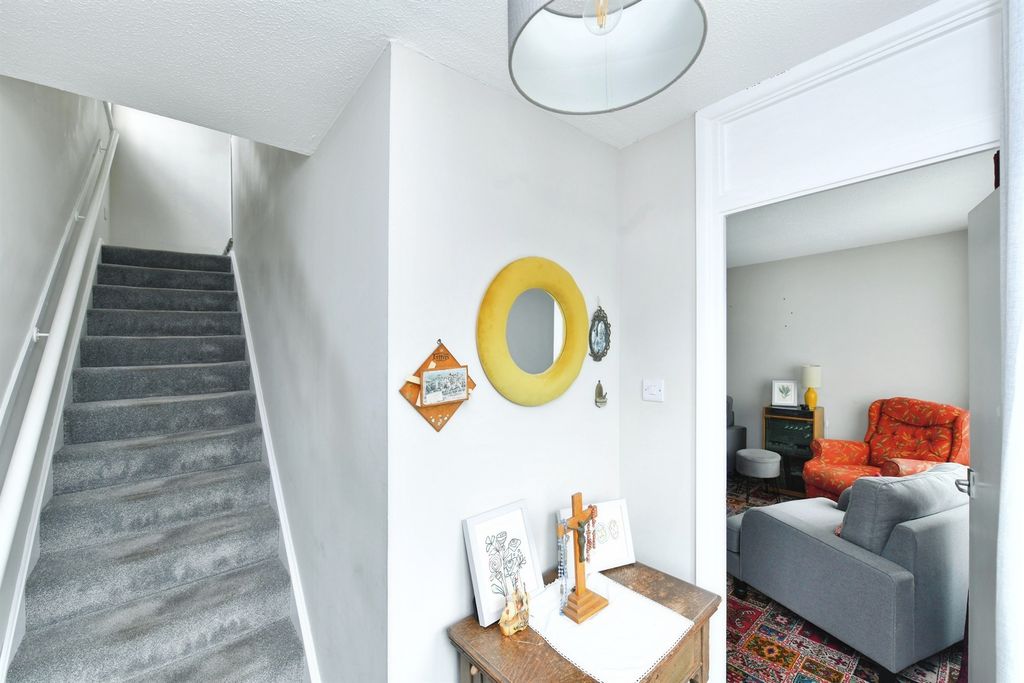 Property photo 2 of 26 Entrance Hall