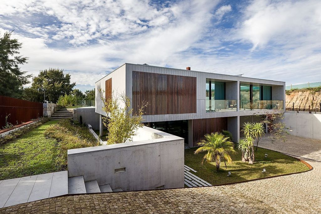 Property photo 1 of 44