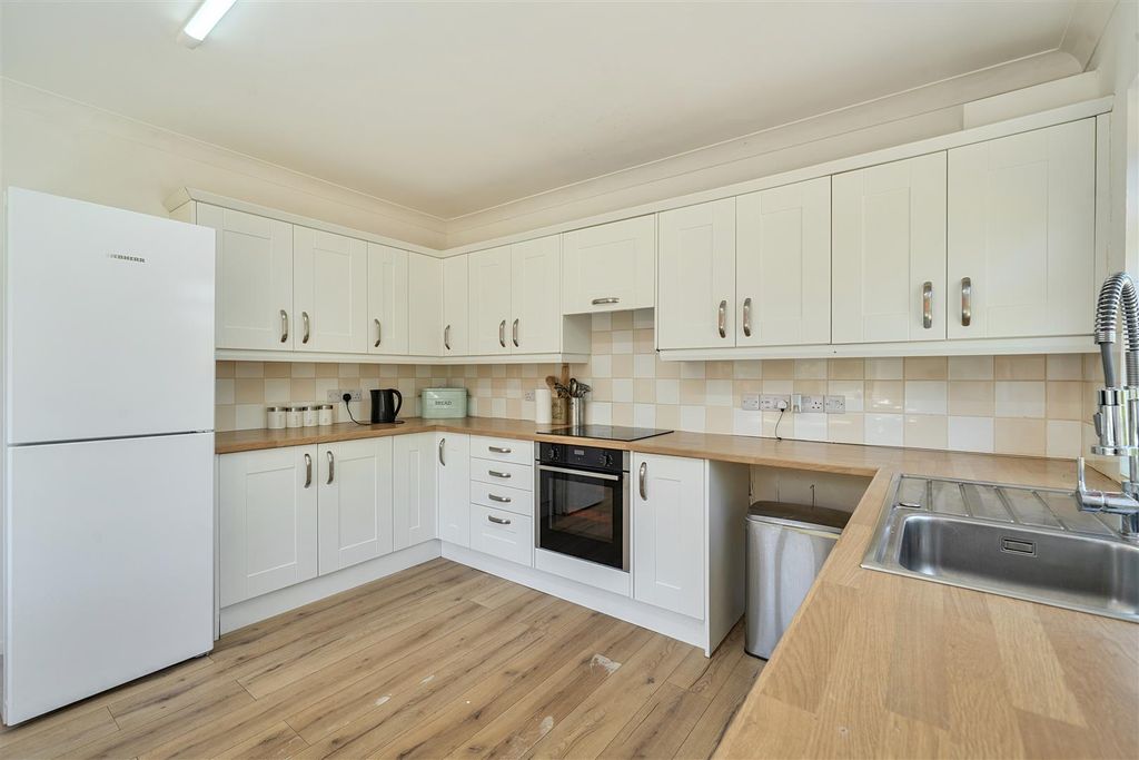 Property photo 3 of 37