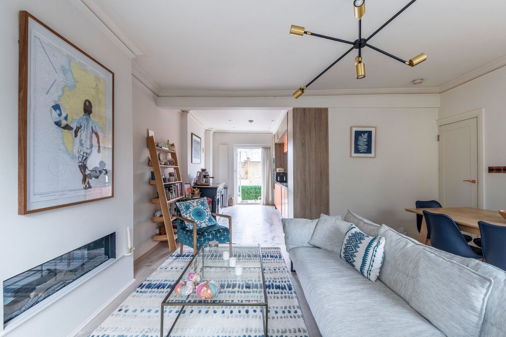 Property photo 3 of 13 Kitchen/Reception