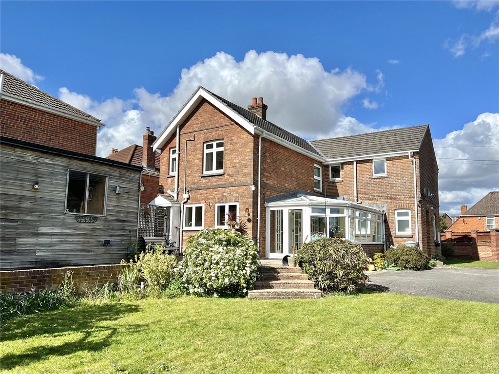 Property photo 2 of 26 Picture No. 50