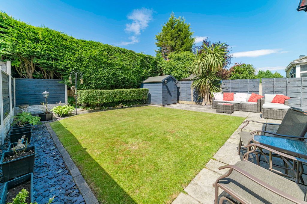 Property photo 2 of 25
