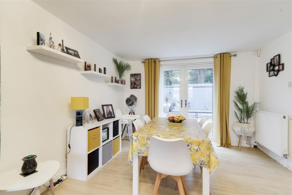 Property photo 3 of 17 2912.Jpg