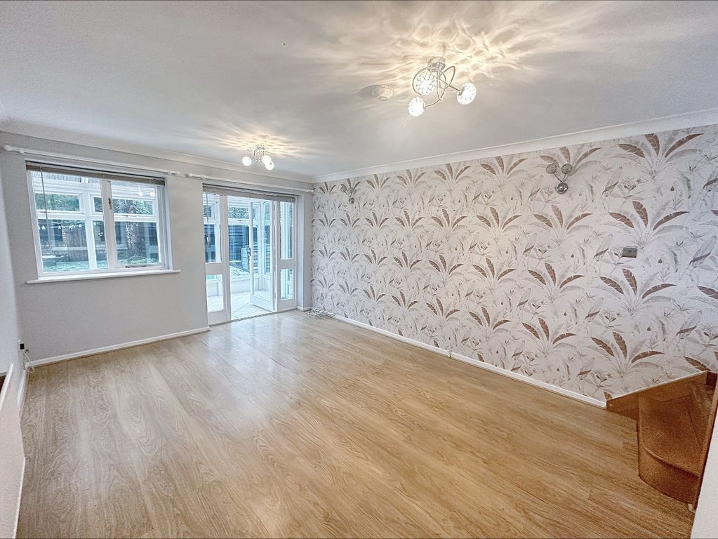 Property photo 3 of 9 4693117