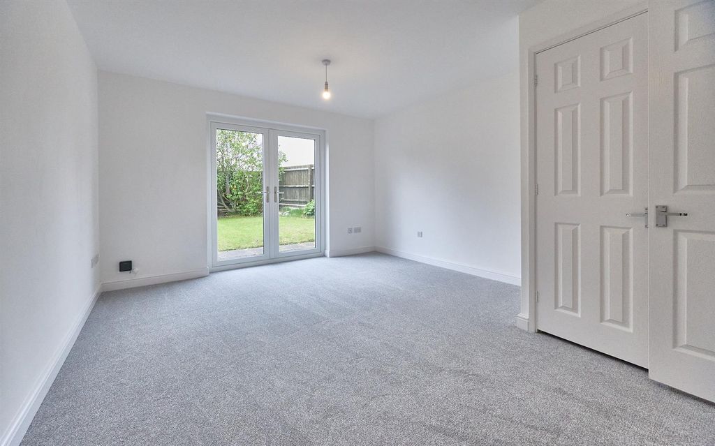 Property photo 3 of 9 Lounge/Dining Room To Rear