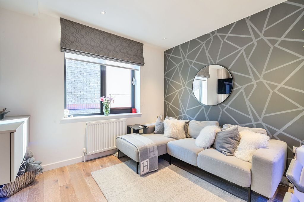 Property photo 2 of 25