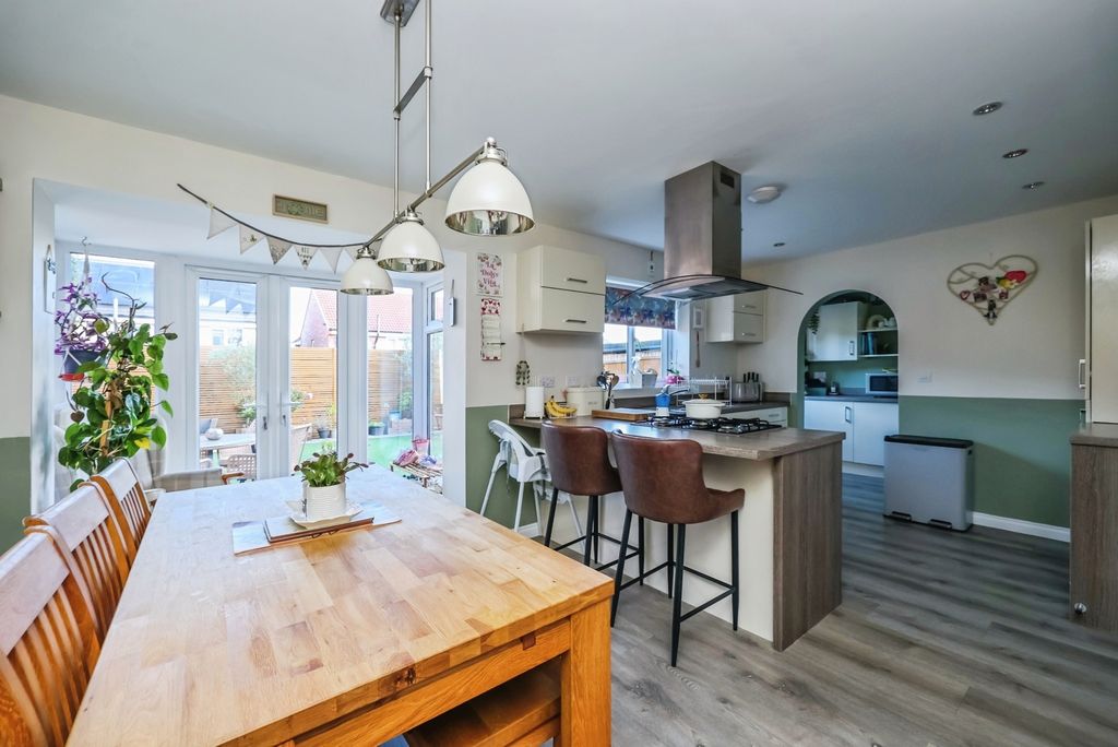 Property photo 3 of 27 Pbox-Img.Jpg