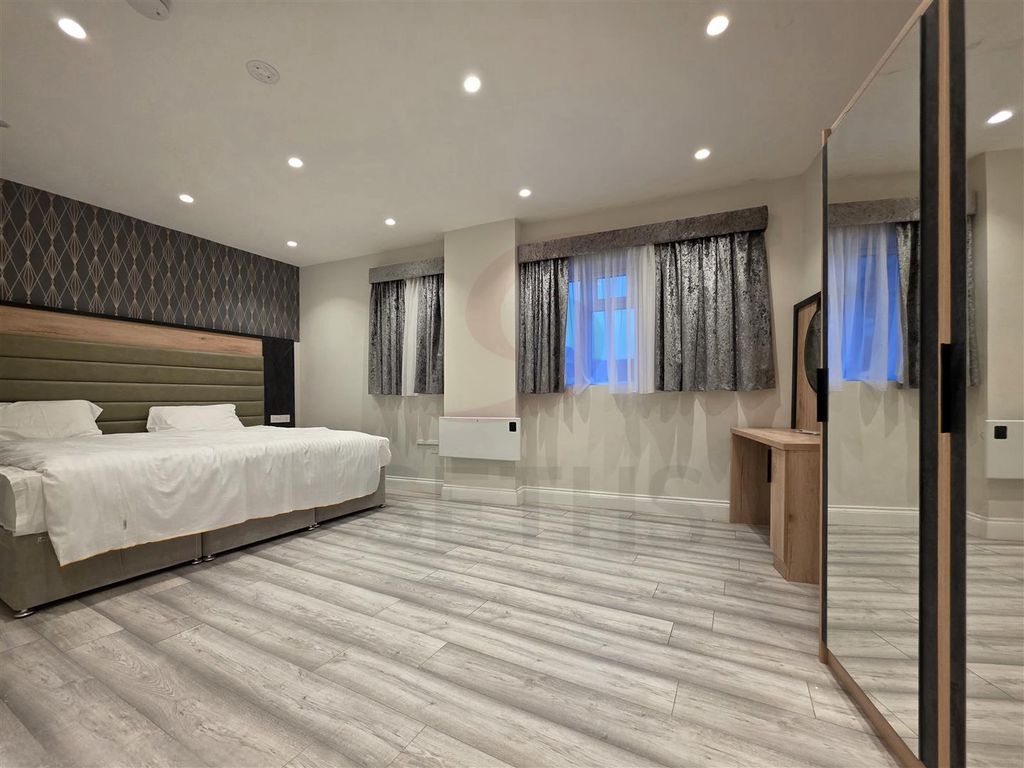 Property photo 1 of 10 Bedroom