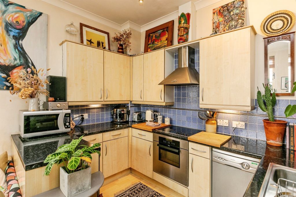 Property photo 3 of 9 Kitchen
