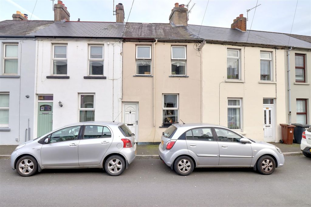 Property photo 1 of 10 Entrance