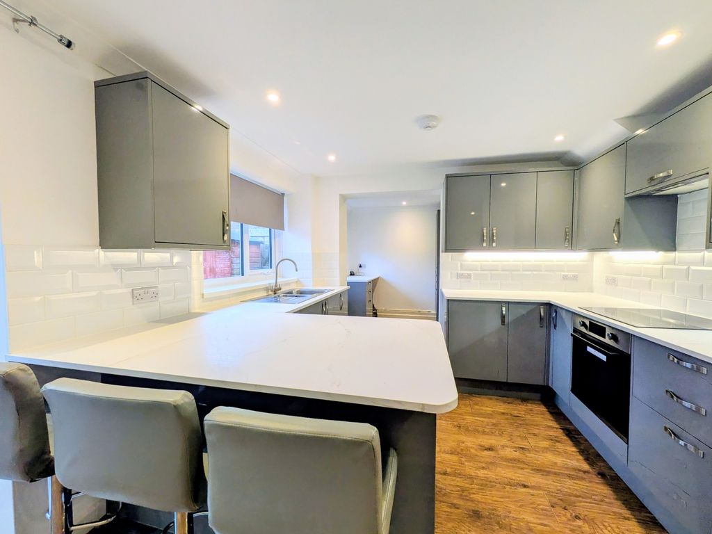 Property photo 2 of 15 1000002893