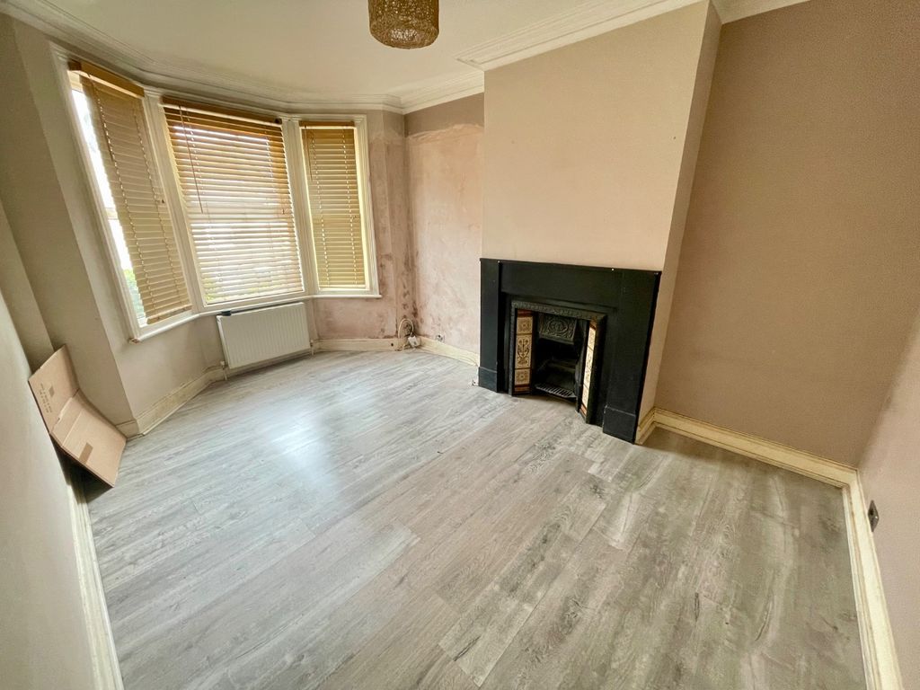 Property photo 2 of 9 4976622