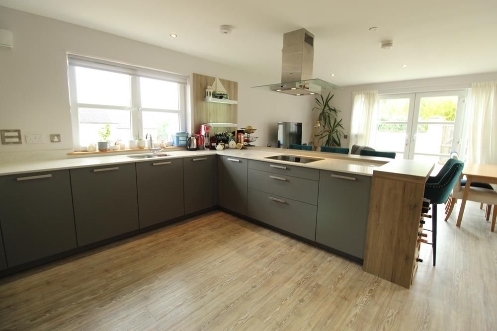 Property photo 3 of 16 Dining Kitchen
