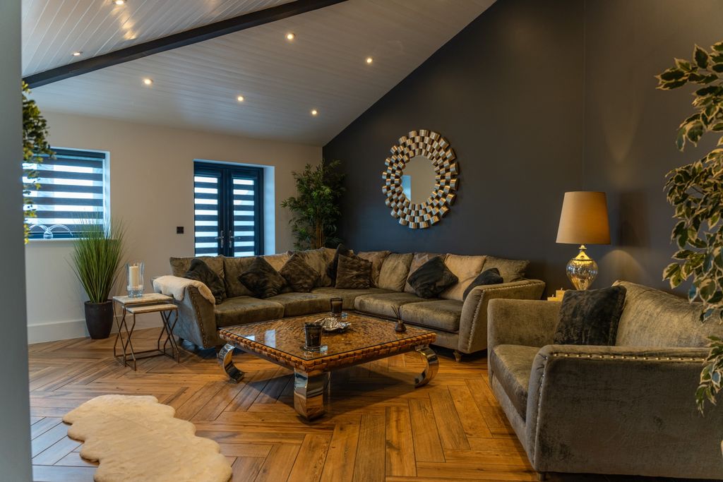 Property photo 3 of 33 White House-11