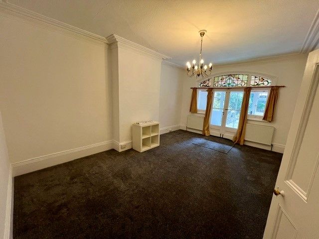 Property photo 3 of 14 Lounge