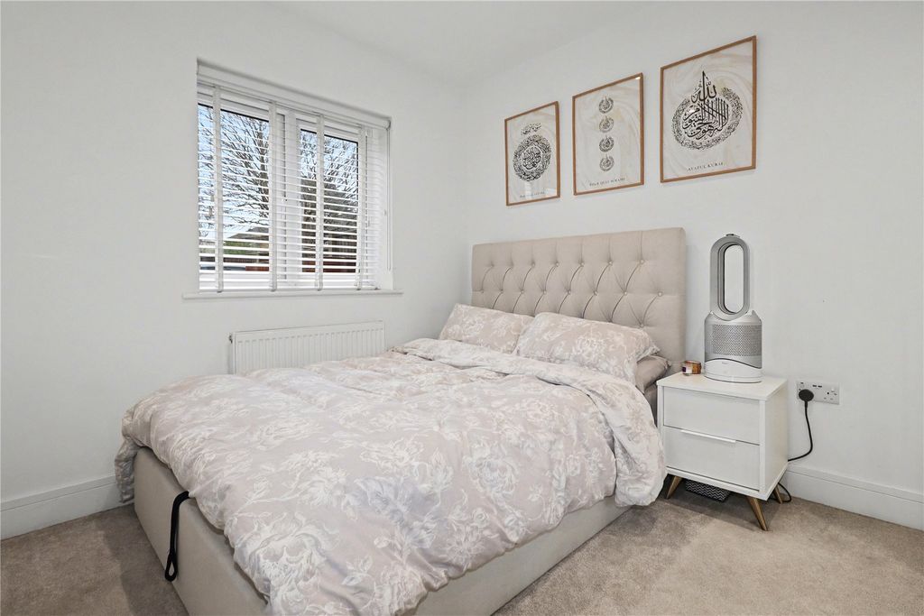 Property photo 2 of 11 Picture No. 17