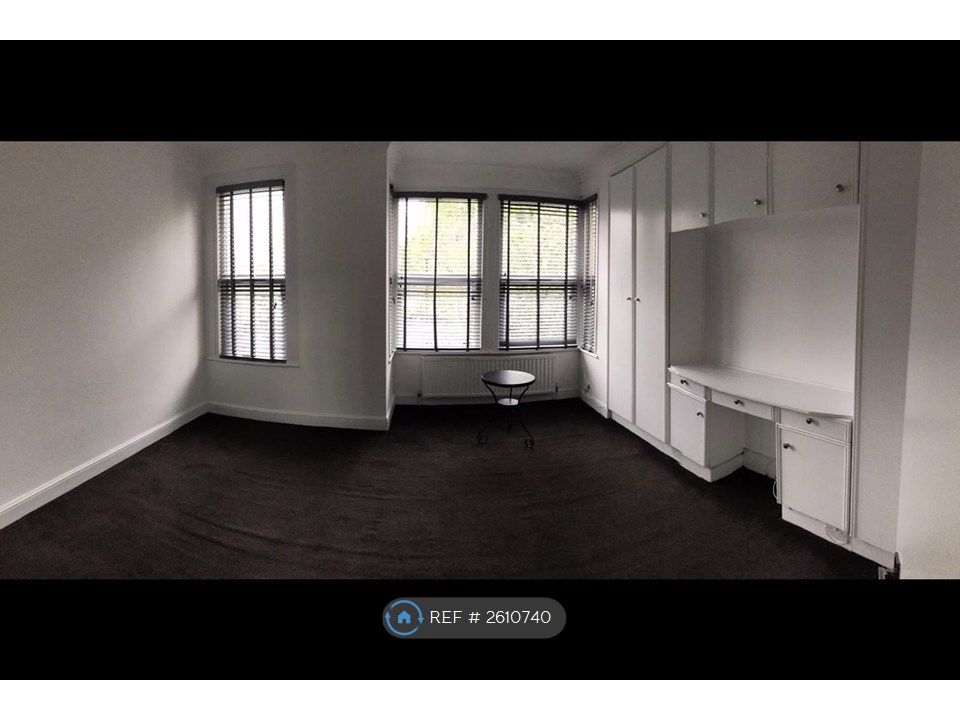 Property photo 2 of 6 Fully Fitted Extra Large Bedroom