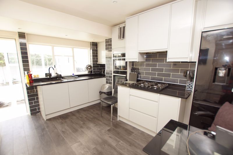 Property photo 3 of 14 Kitchen