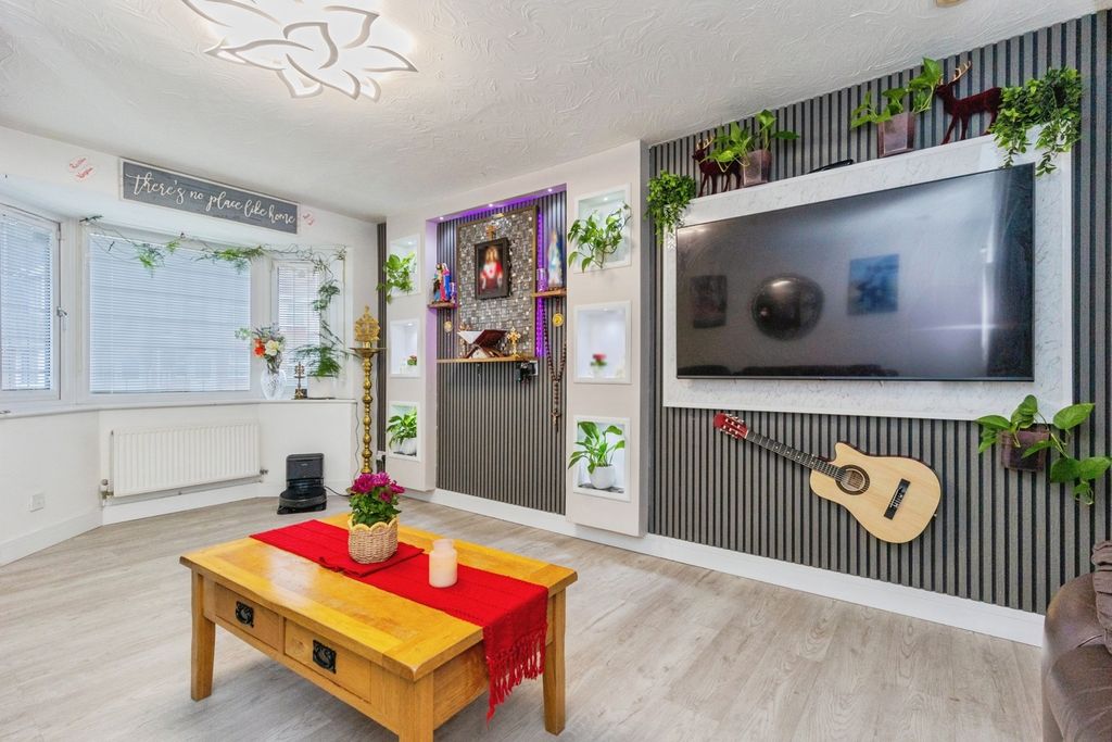 Property photo 2 of 23 Pbox-Img.Jpg