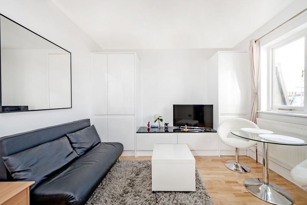 Property photo 1 of 10 Reception