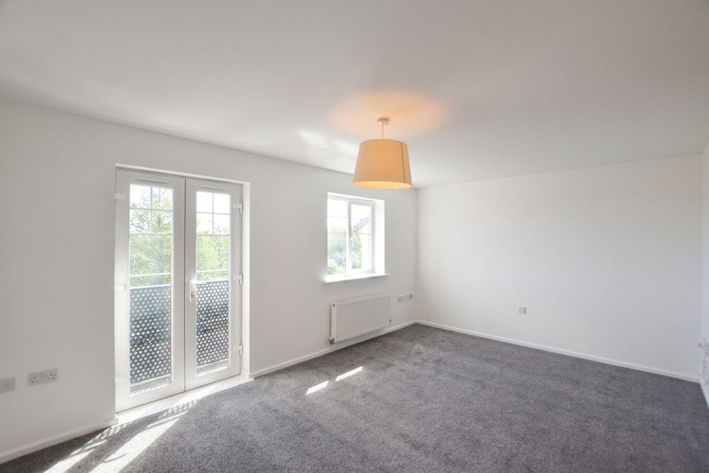 Property photo 3 of 10 Living Room