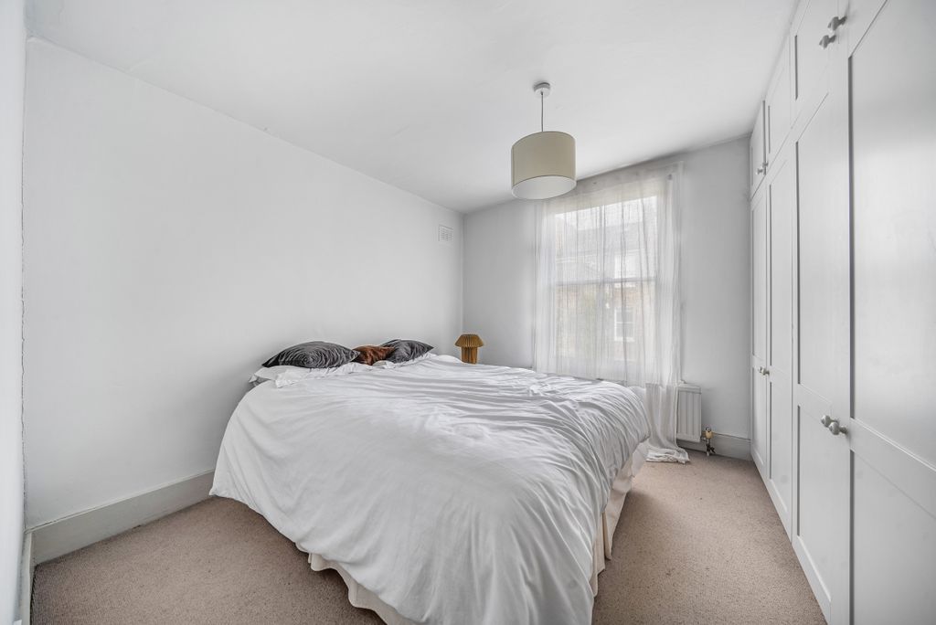 Property photo 3 of 7 Bedroom 1