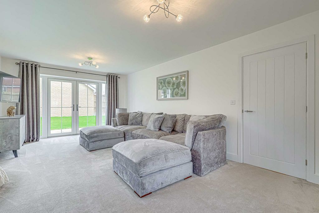 Property photo 3 of 33