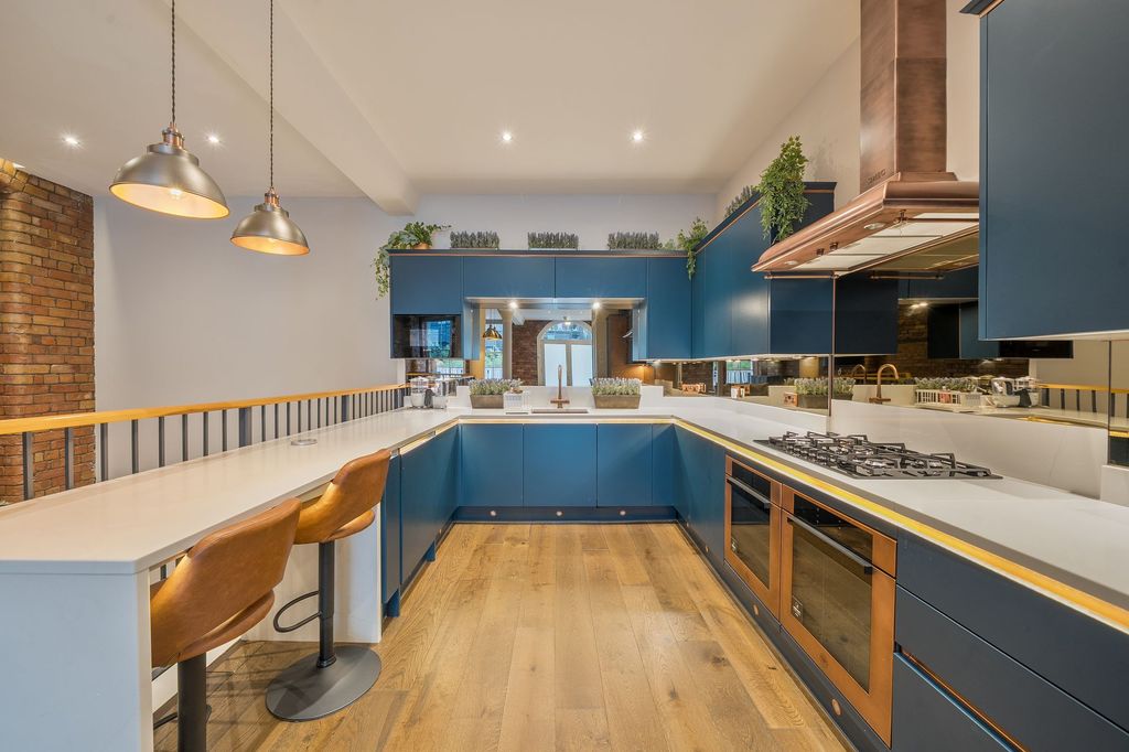 Property photo 2 of 29