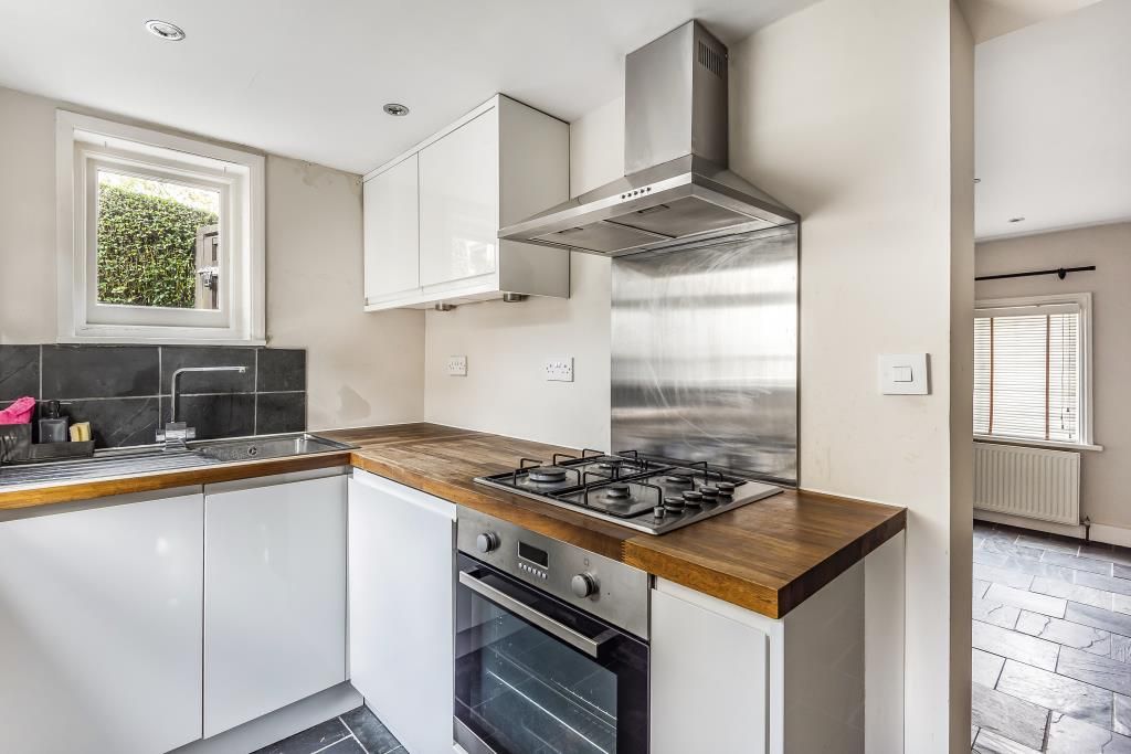 Property photo 3 of 10 Kitchen