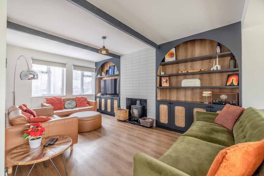 Property photo 3 of 24