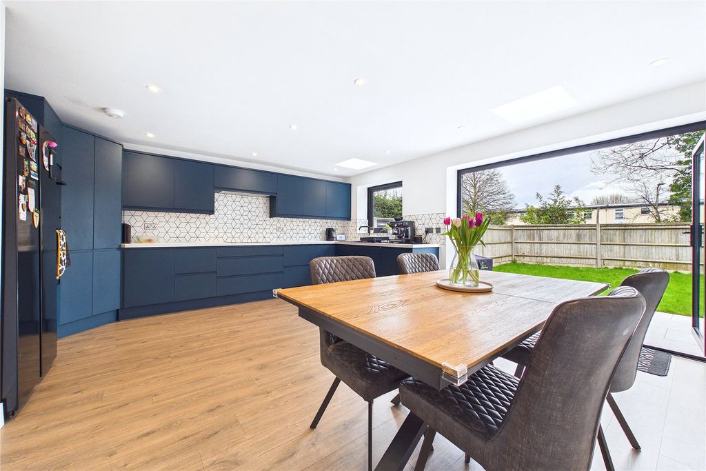 Property photo 2 of 17 Picture No. 14