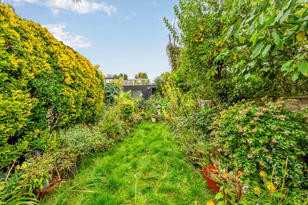 Property photo 3 of 15 Whitestile Road (16)