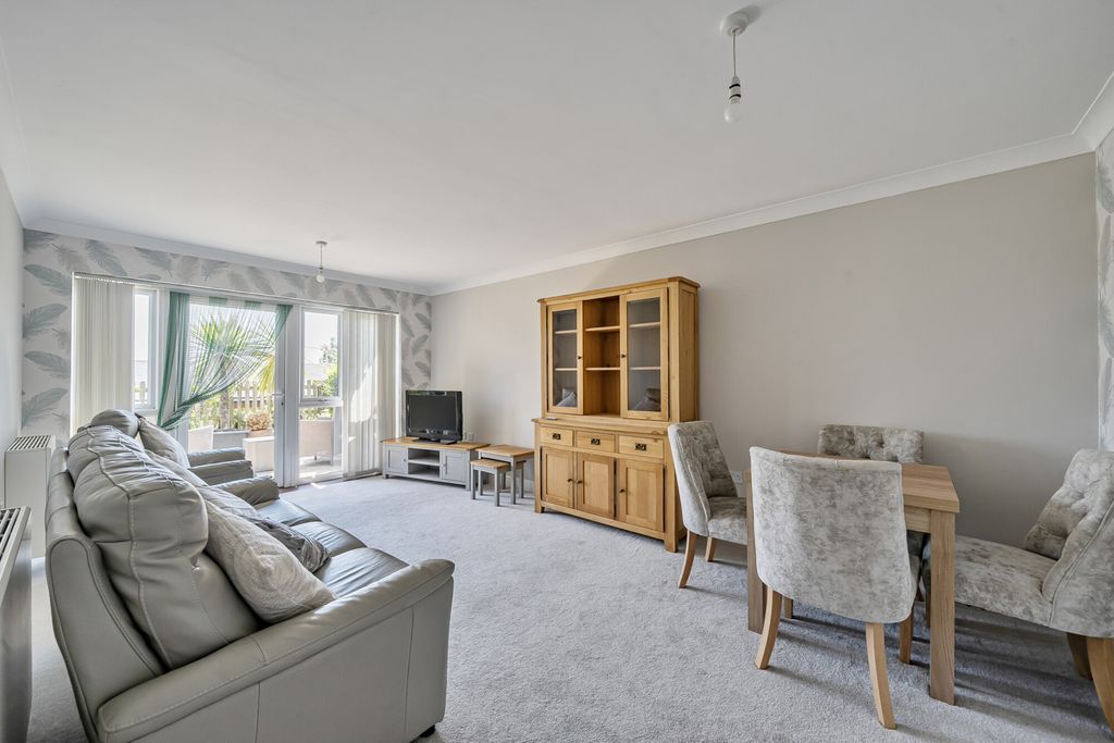Property photo 2 of 18 1328998-11-687A80...