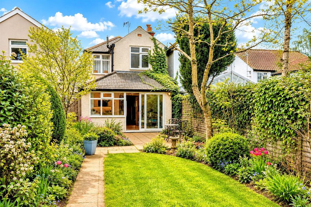 Property photo 2 of 16 Gdn 2.Jpg