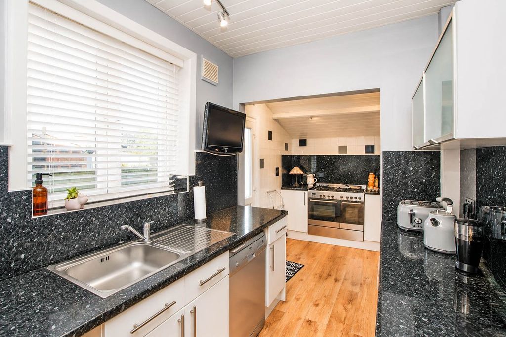 Property photo 3 of 14 Kitchen