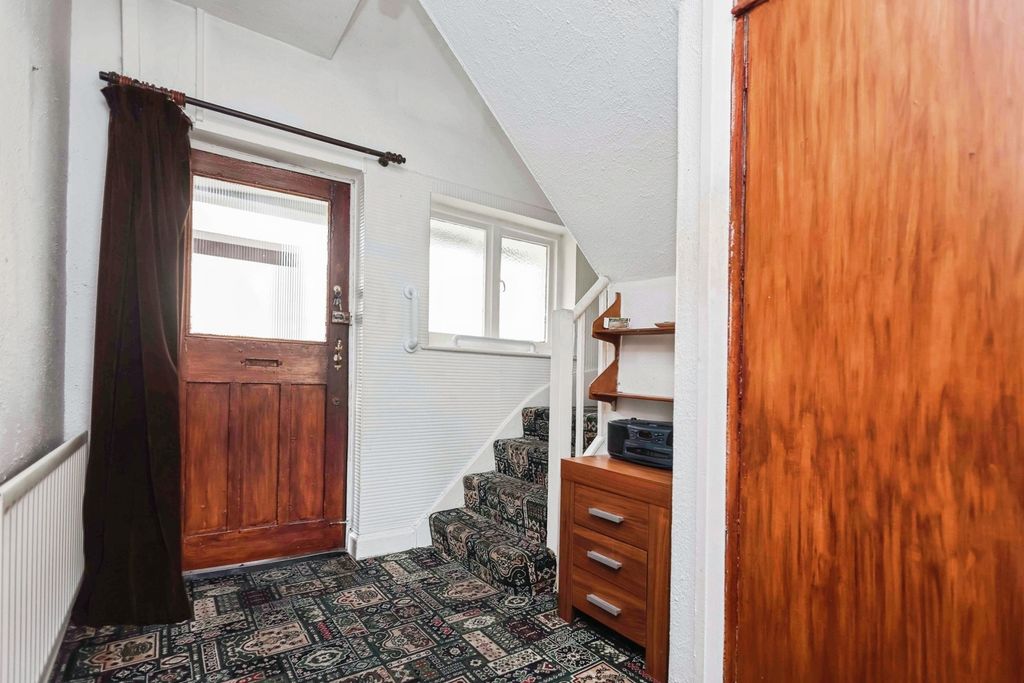 Property photo 2 of 17 Photo