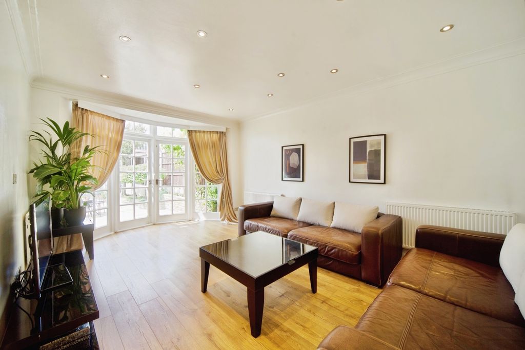 Property photo 3 of 17 Photo