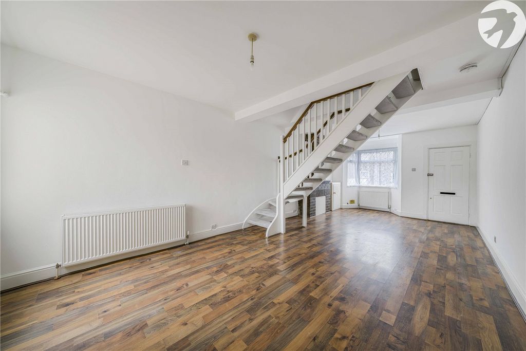 Property photo 2 of 19 Lounge/Dining