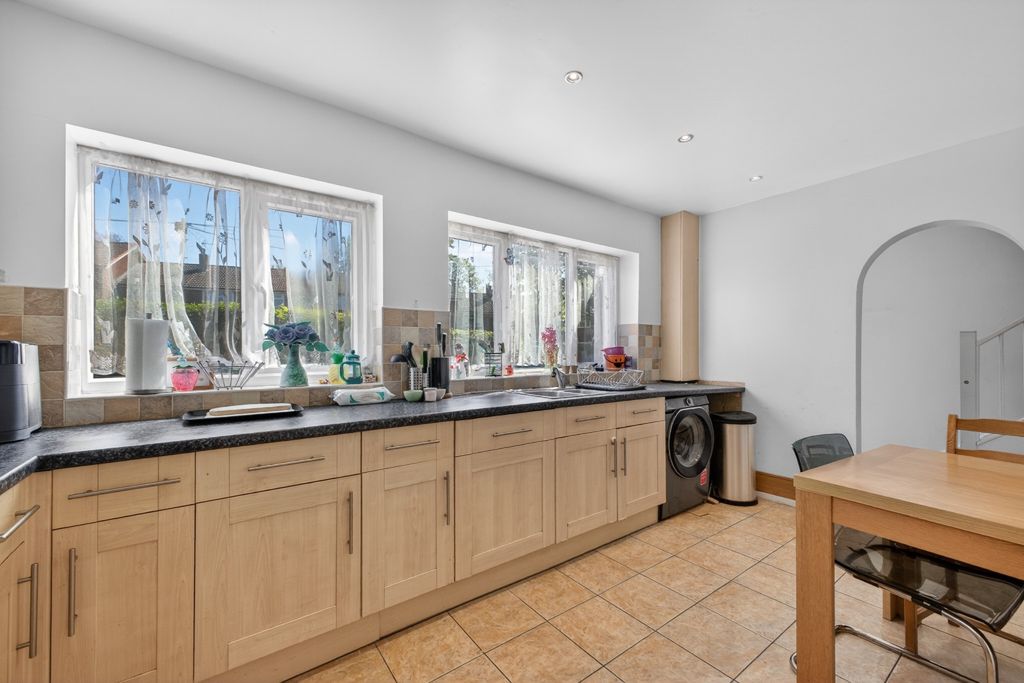 Property photo 2 of 17 5039772