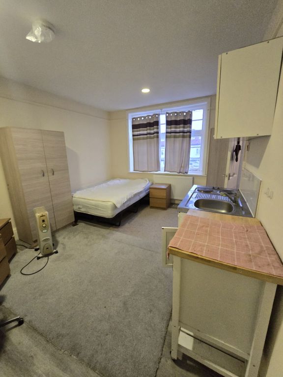 Property photo 3 of 5 Room