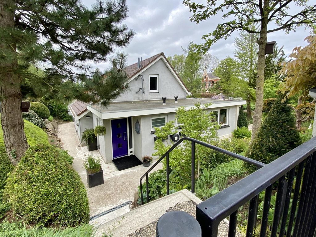 Property photo 2 of 59