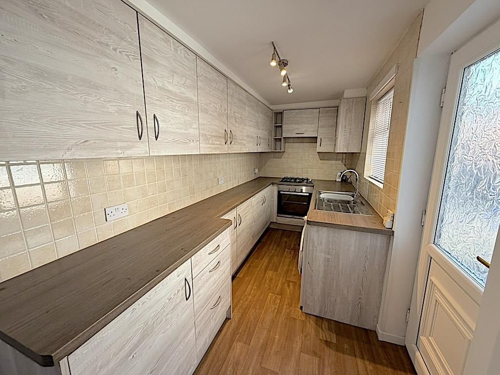 Property photo 2 of 11 Kitchen.Jpg