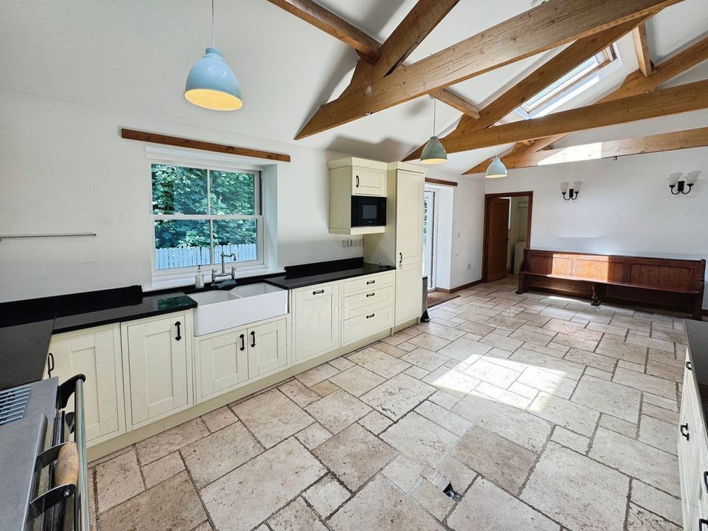 Property photo 3 of 16 Photo 11