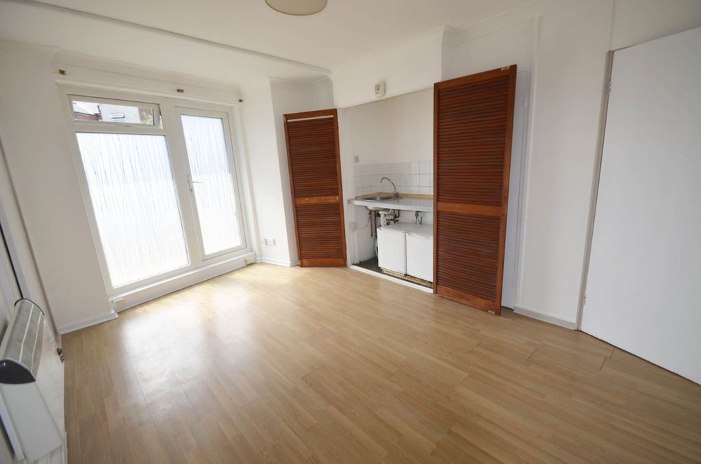 Property photo 2 of 3