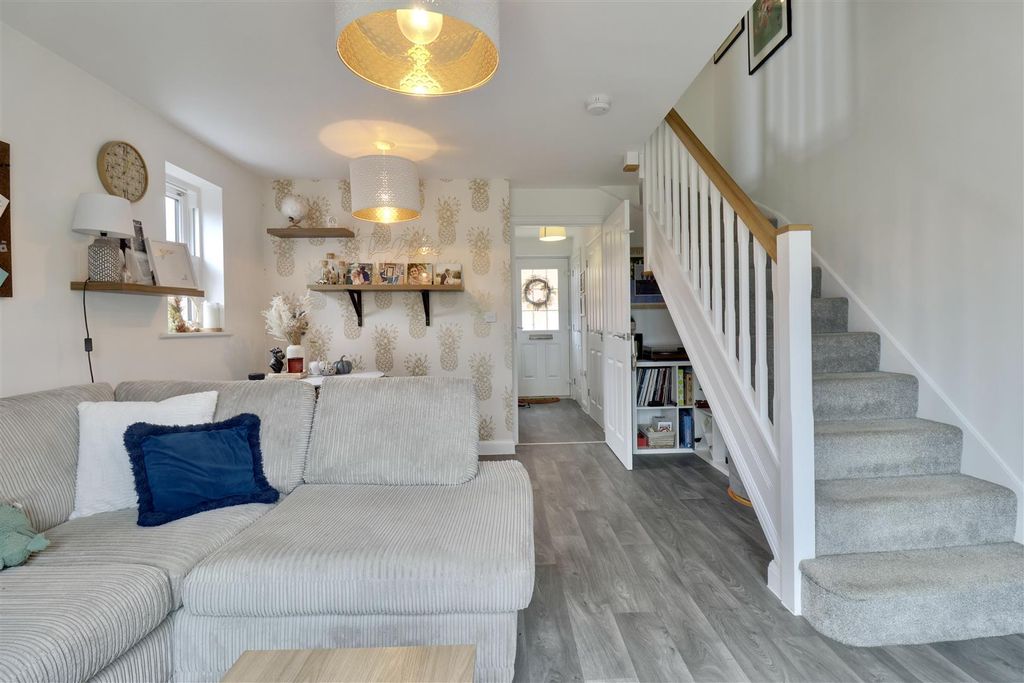 Property photo 2 of 13 E6360B9E-Be3C-4F3B-Bcac-F58413Af5F4D_1_201_A.Jpeg