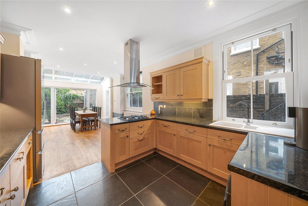 Property photo 2 of 17 Picture No. 06