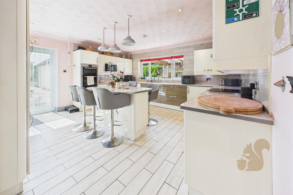 Property photo 3 of 28 Kitchen