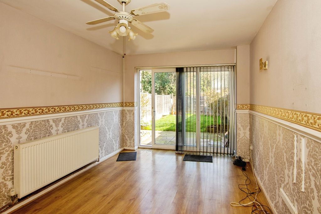 Property photo 3 of 20 Lounge